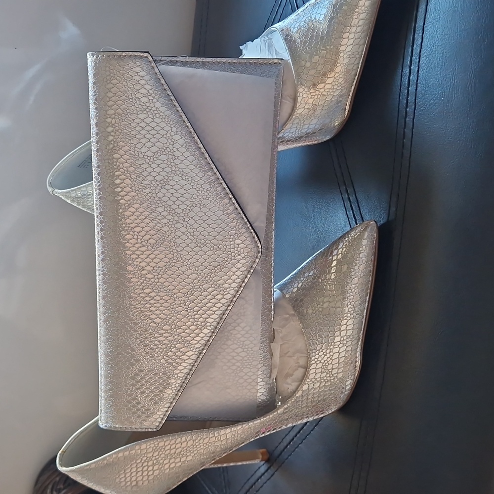 Aldo Elegant Silver Stiletto Heels With Matching Clutch. - Picture 10 of 15